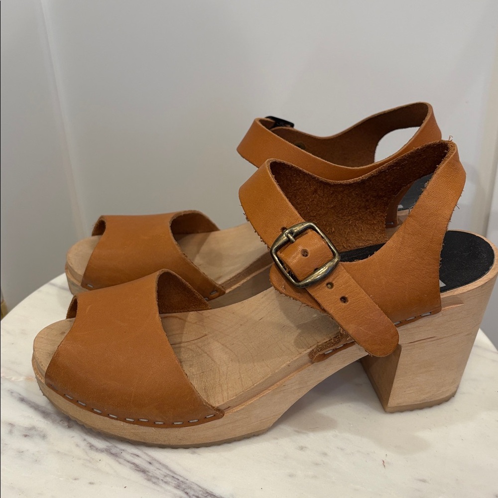 Tan Clog Funkis